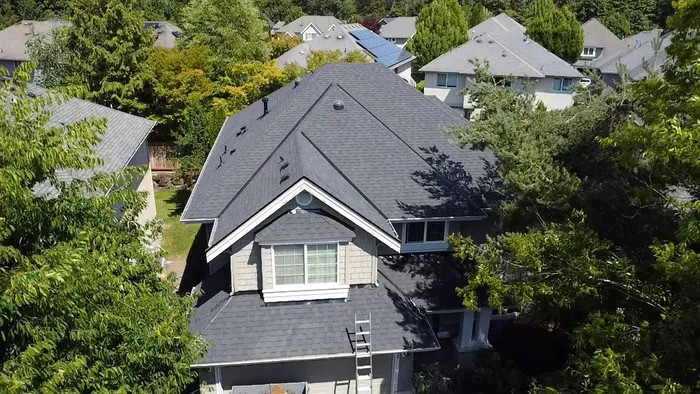 New architectural shingle roof on a home in Sammamish, WA